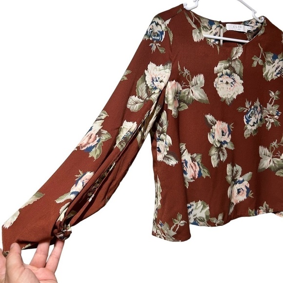 Astr The Label Floral Bell Sleeve Blouse Size M Rustic Brown White - Picture 4 of 9